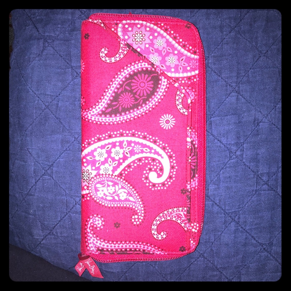 Fun red print VERA Bradley ❣️ travel wallet